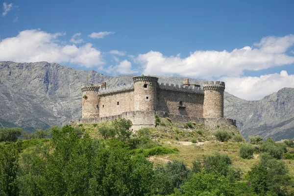 Mombeltran κάστρο και βουνά — Φωτογραφία Αρχείου