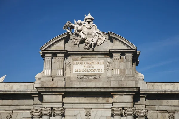 Detalhe do escudo da Puerta de Alcala — Fotografia de Stock