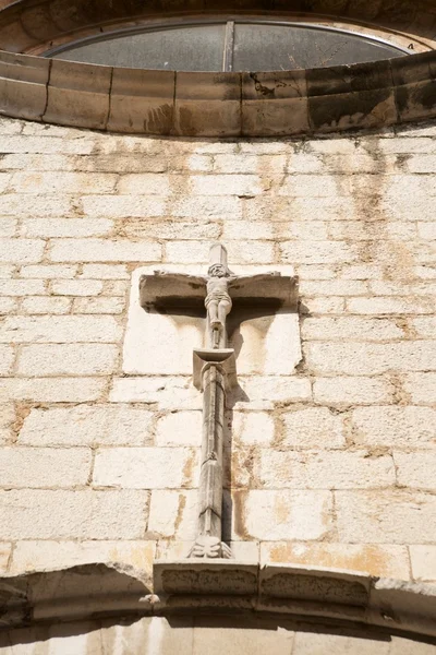 Каменное распятие в церкви Фигереса — стоковое фото