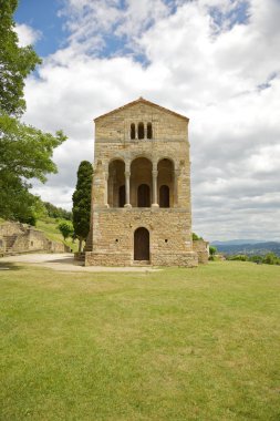 Santa Maria del Naranco front clipart