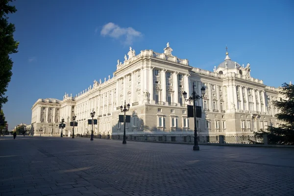 马德里皇家宫殿的外观 — 图库照片