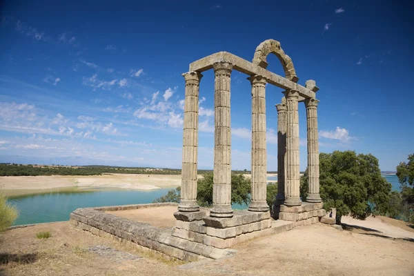 Руїни римського храму — стокове фото