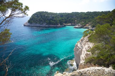 menorca Güney tarafında kıyı şeridi