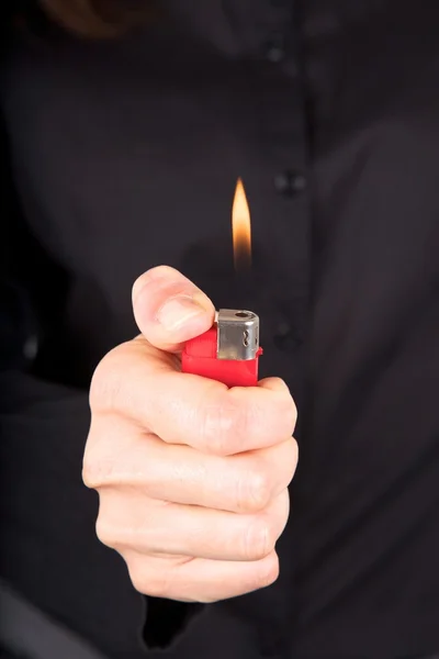 Feuerzeug auf schwarzem Hintergrund — Stockfoto