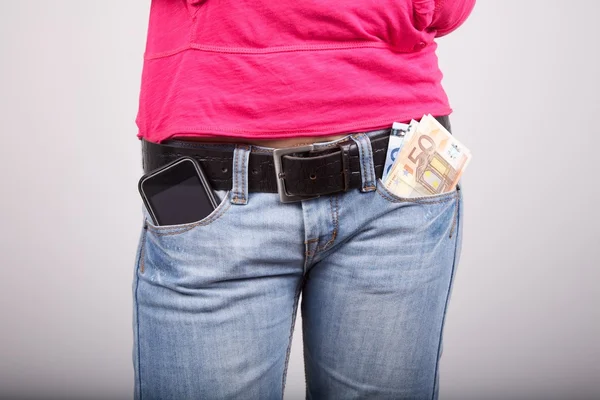 Dinheiro e celular — Fotografia de Stock