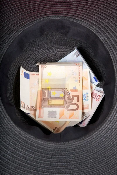 Μαύρο καπέλο moneybox — Φωτογραφία Αρχείου