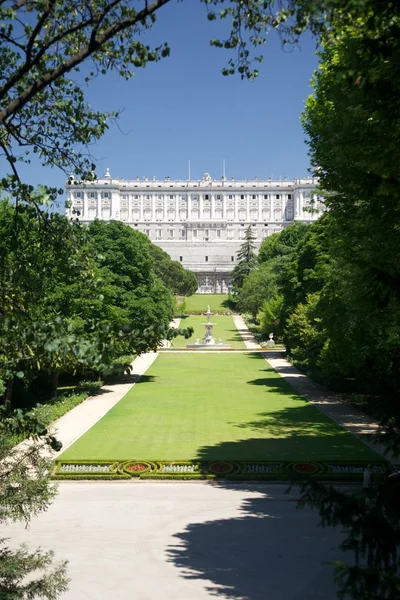 Pałac Królewski w Madrycie od campo del moro — Zdjęcie stockowe