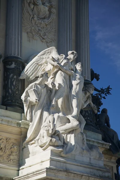 Скульптура у Мадриді громадський парк — стокове фото