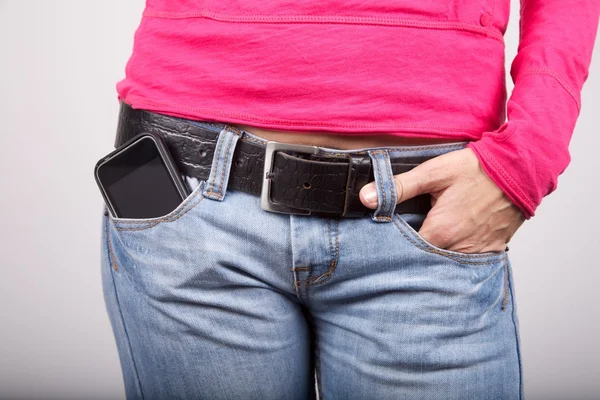 Smartphone w kieszeni — Zdjęcie stockowe