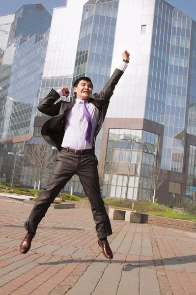 Springen glücklicher Geschäftsmann — Stockfoto