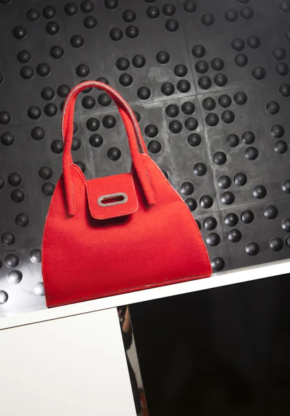 Şık kırmızı el çantası — Stok fotoğraf
