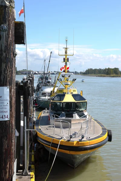 Bateaux amarrés dans le port de pêche au sud de Richmond BC . — Photo