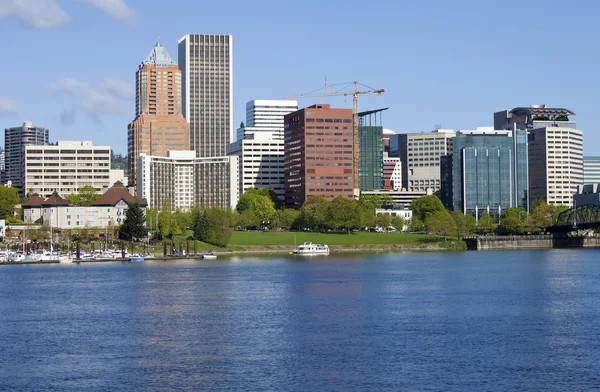 Portland oregon skyline, in het voorjaar van. — Stockfoto