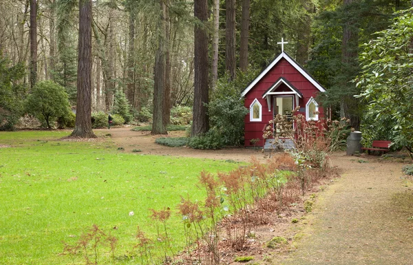 A small red chapel in a forest, Portland OR. — Stock Photo, Image
