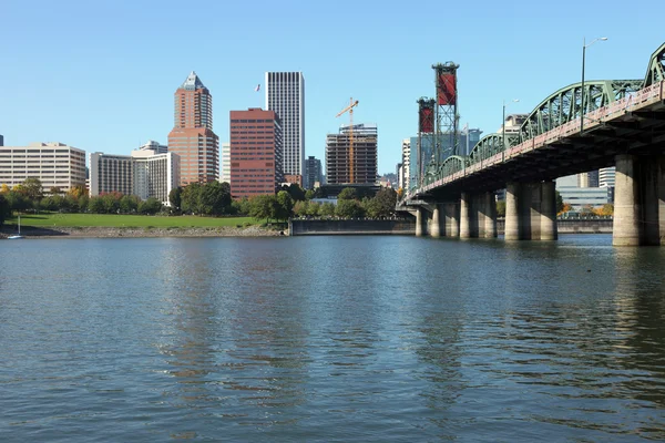 Portland Oregon skyline e ponte . — Foto Stock