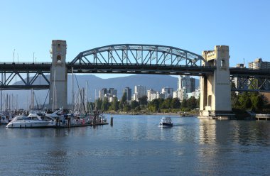 burrard Köprüsü ve false creek, Kanada.