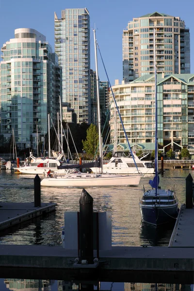Granville grattacieli e barche a vela, Canada . — Foto Stock