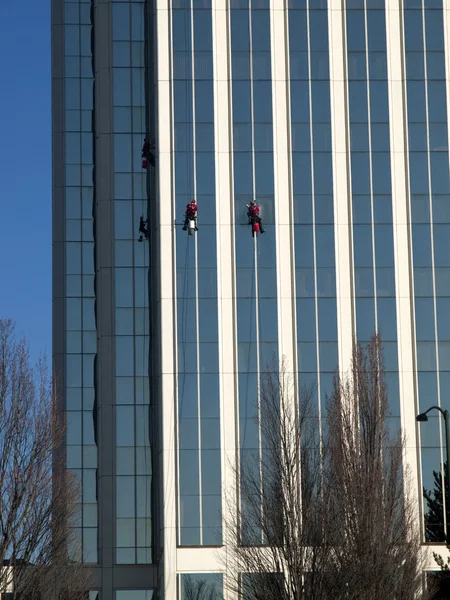Window washers, Portland Oregon. — Stock Photo, Image