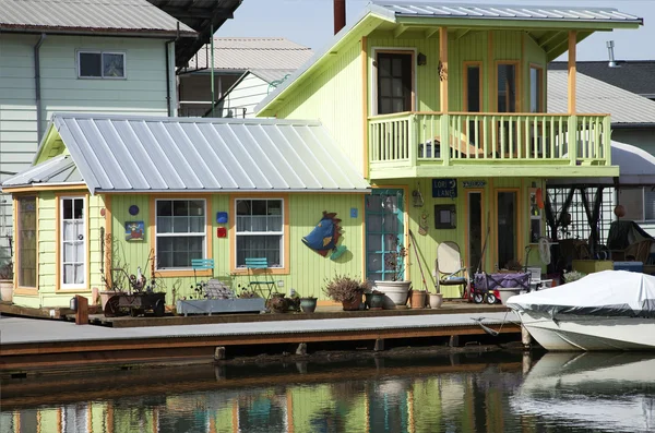 A decorated floating house, Portland OR. — Stock Photo, Image