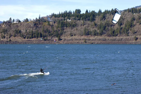 Wind surfing on the Columbia River, Hood River OR. — Stock Photo, Image