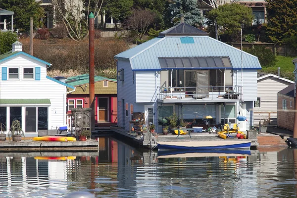 Two level floating house, Portland OR. — Stock Photo, Image