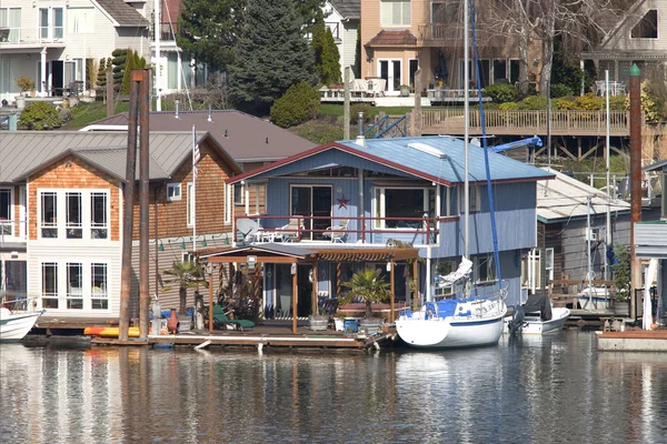 Zweistöckiges schwimmendes Haus, Portland oder. — Stockfoto