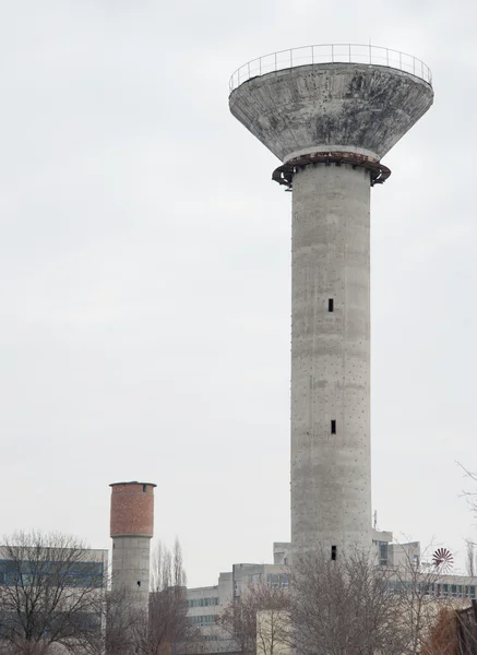 su kuleleri ve endüstriyel binalar