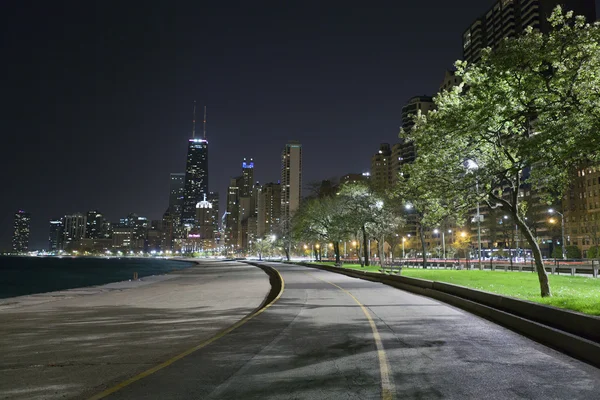 Chodnik miasto w nocy — Zdjęcie stockowe
