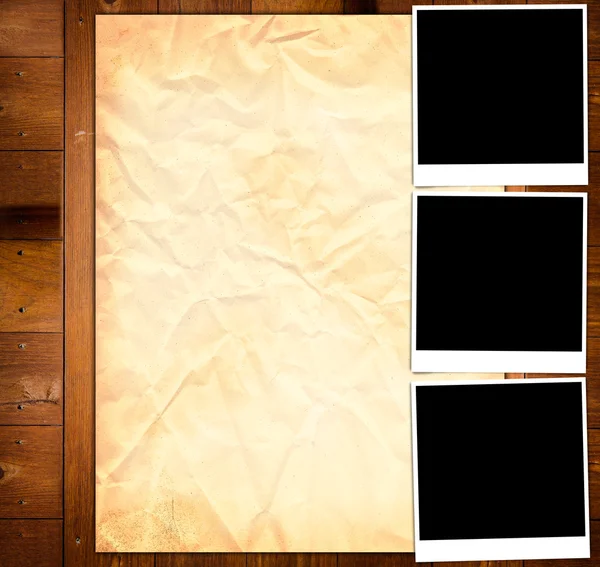 Пустой шаблон на деревянном фоне — стоковое фото