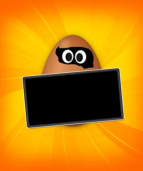 Смешное яйцо с черным рекламным щитом — стоковое фото