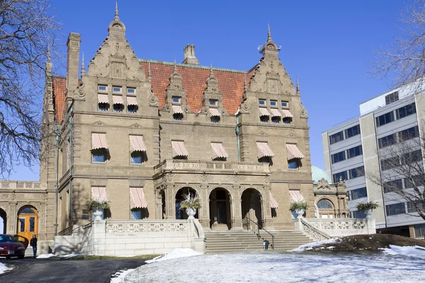 MILWAUKEE, WISCONSIN - DECEMBER 29: Views of The Pabst Mansion Museum, building designed by architect George Bowman Ferry on December 29, 2011 in Milwaukee, Wisconsin, USA. — Stock Photo, Image