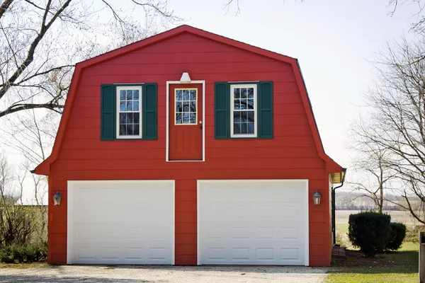 Красный гараж (Дизайн фермы ) — стоковое фото