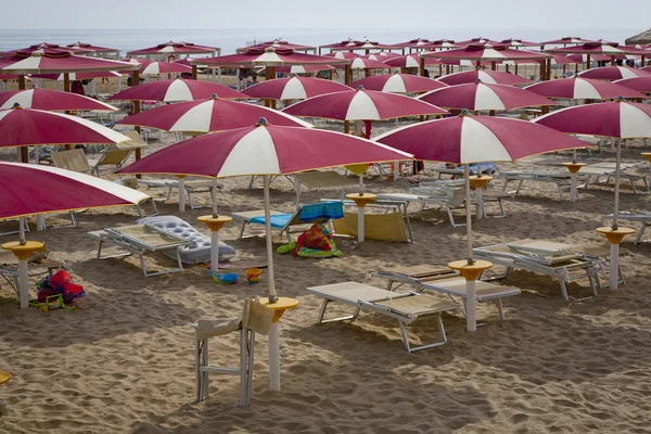 Spiaggia italiana deserta — Foto Stock