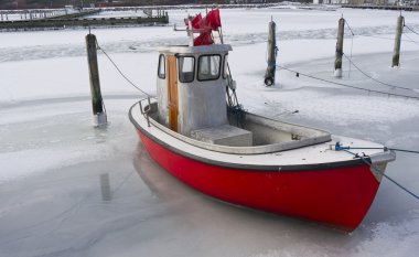buz küçük balıkçı teknesi
