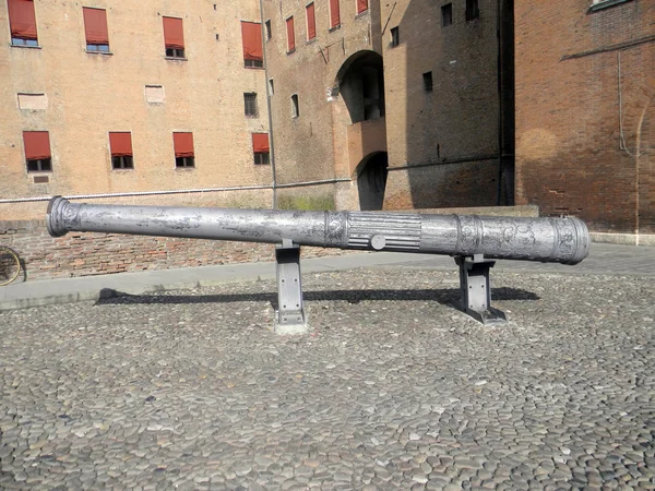 Top Ferrara City Este ailesinin kale savunmak için - — Stok fotoğraf