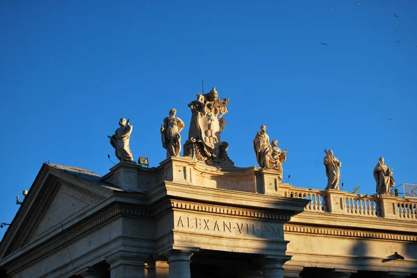 Die kolonnade des Petersplatzes in rom — Stockfoto
