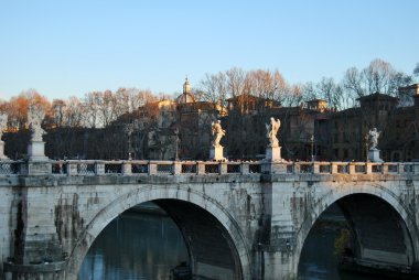 Roma'da tiber Nehri üzerindeki köprüler