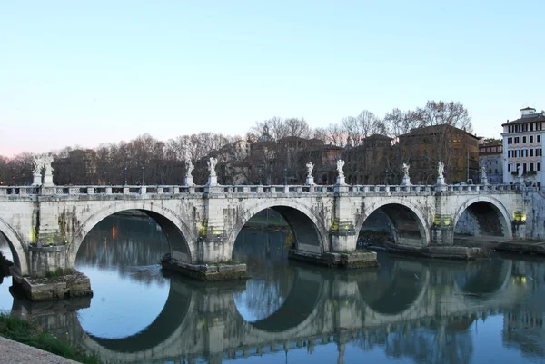 Los puentes sobre el río Tíber en Roma — Foto de Stock