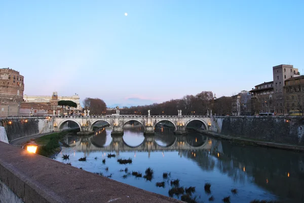De bruggen over de Tiber in rome — Stockfoto