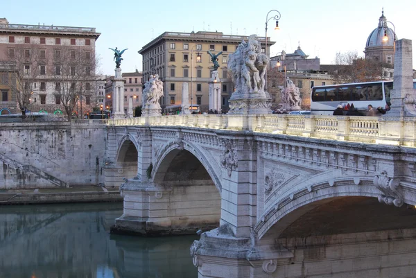 Los puentes sobre el río Tíber en Roma —  Fotos de Stock
