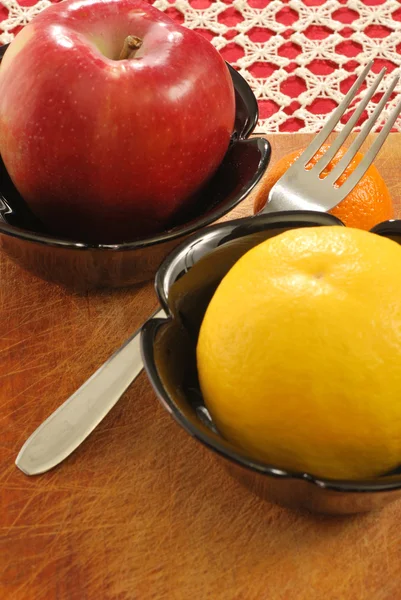 Äpple, grapefrukt och mandarin — Stockfoto