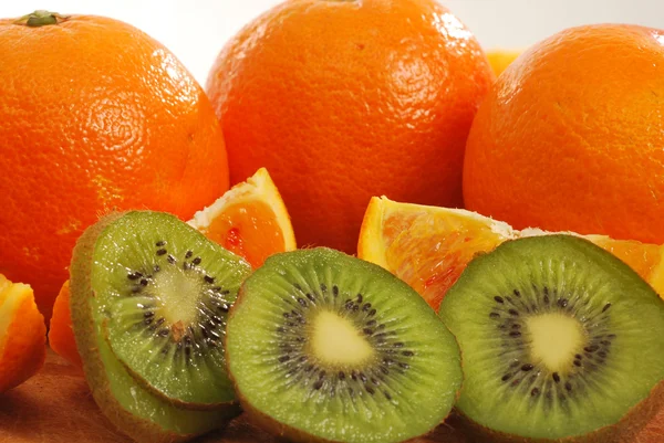 Apelsin och kiwi 002 — Stockfoto