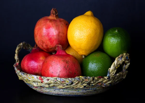 Arranjo de frutas sortidas Fotografias De Stock Royalty-Free