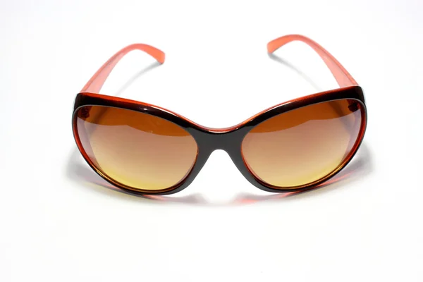 Коричневий сонцезахисні окуляри, ізольовані на білому тлі — стокове фото