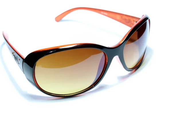 Коричневий сонцезахисні окуляри, ізольовані на білому тлі — стокове фото