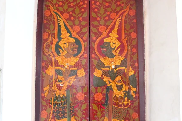 本机泰式风格雕刻、 绘画在寺庙教堂门上 — 图库照片