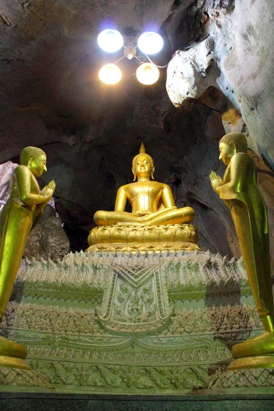在洞里，佛庙，亚洲，泰国佛的形象 — 图库照片