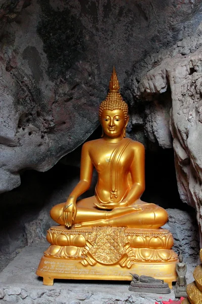 Imagem de Buda na Caverna, Templo de Buda, Ásia, Tailândia — Fotografia de Stock