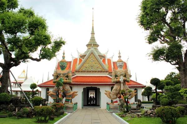 内庭院的扫管笏寺在曼谷，泰国 — 图库照片