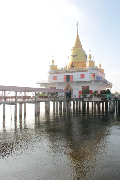 泰国寺在海中 — 图库照片